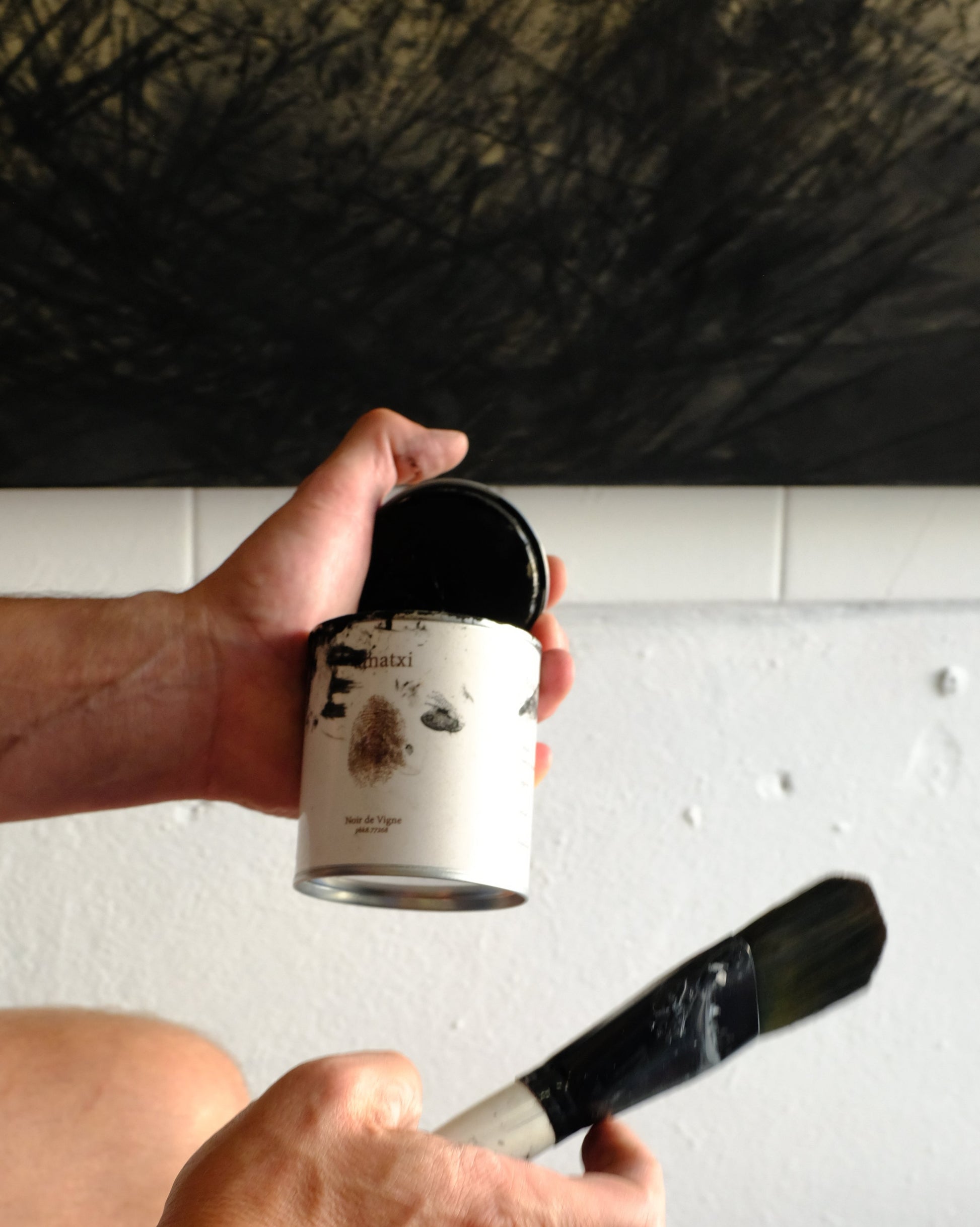 amatxi-main-pot-peinture-artistique-vegan-naturel-atelier